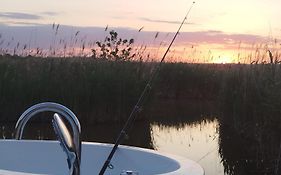 Pfahlbau Sunset II Toplage inklusive Elektroboot